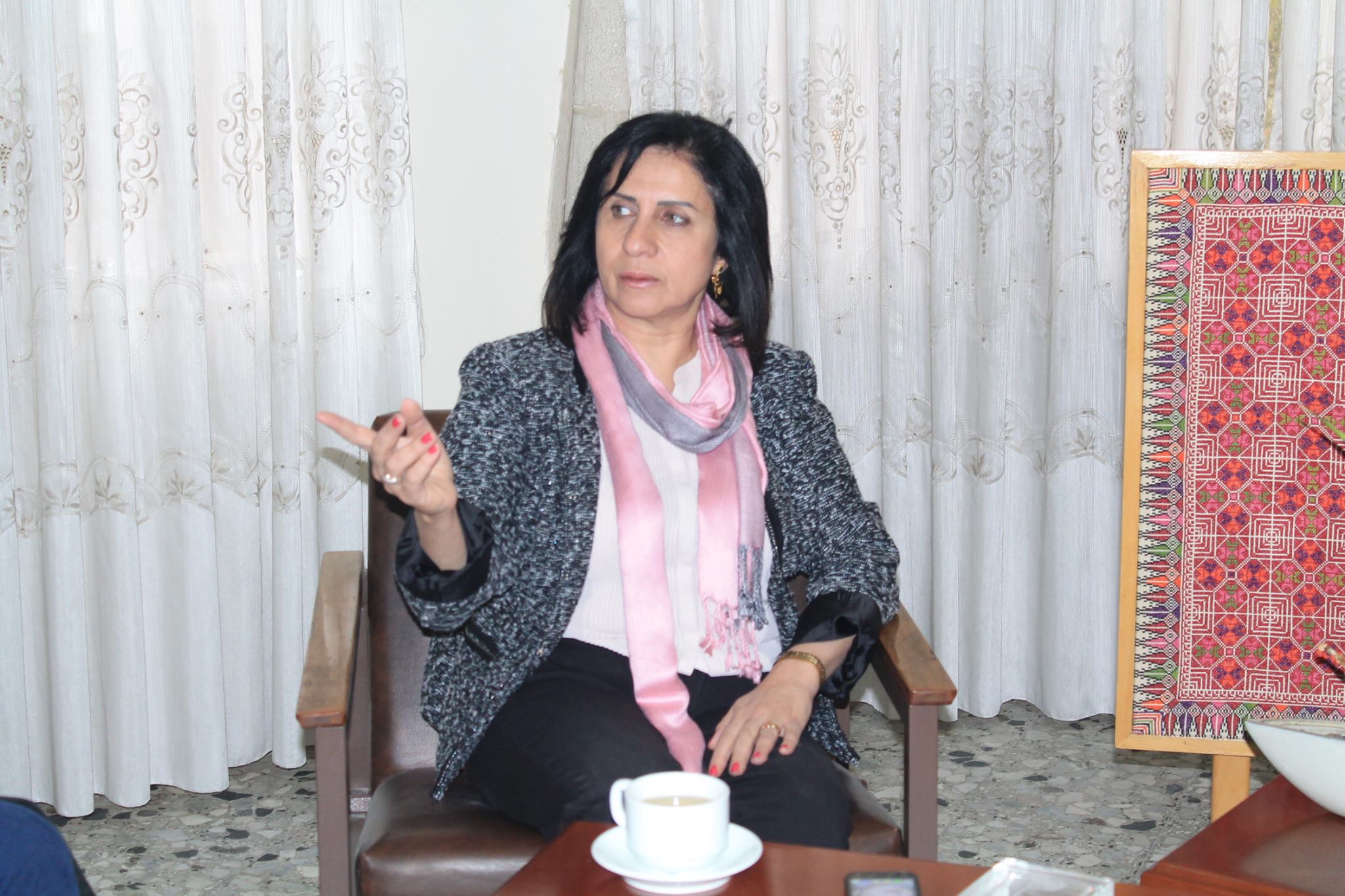 بعد زيارته لغزة الكاردينال فينسينت يجتمع مع رئيسة بلدية بيت لحم