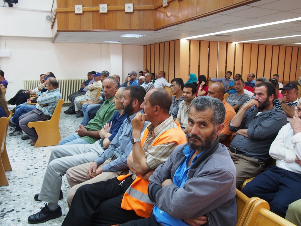 ضمن فعالية يوم العمال في بلدية بيت لحم بابون تثمن عالياً مجهود موظفي وعمال البلدية وتُكرم أحد عمالها لأمانته