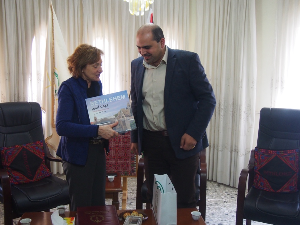 نائب رئيسة بلدية بيت لحم يستقبل المديرة الجديدة للوكالة الأمريكية للتنمية الدولية والوفد المرافق