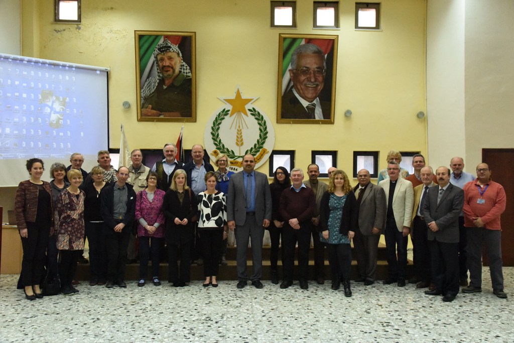 نائب رئيسة بلدية بيت لحم وأعضاء المجلس البلدي يستقبلون وفدا من مانشستر البريطانية 