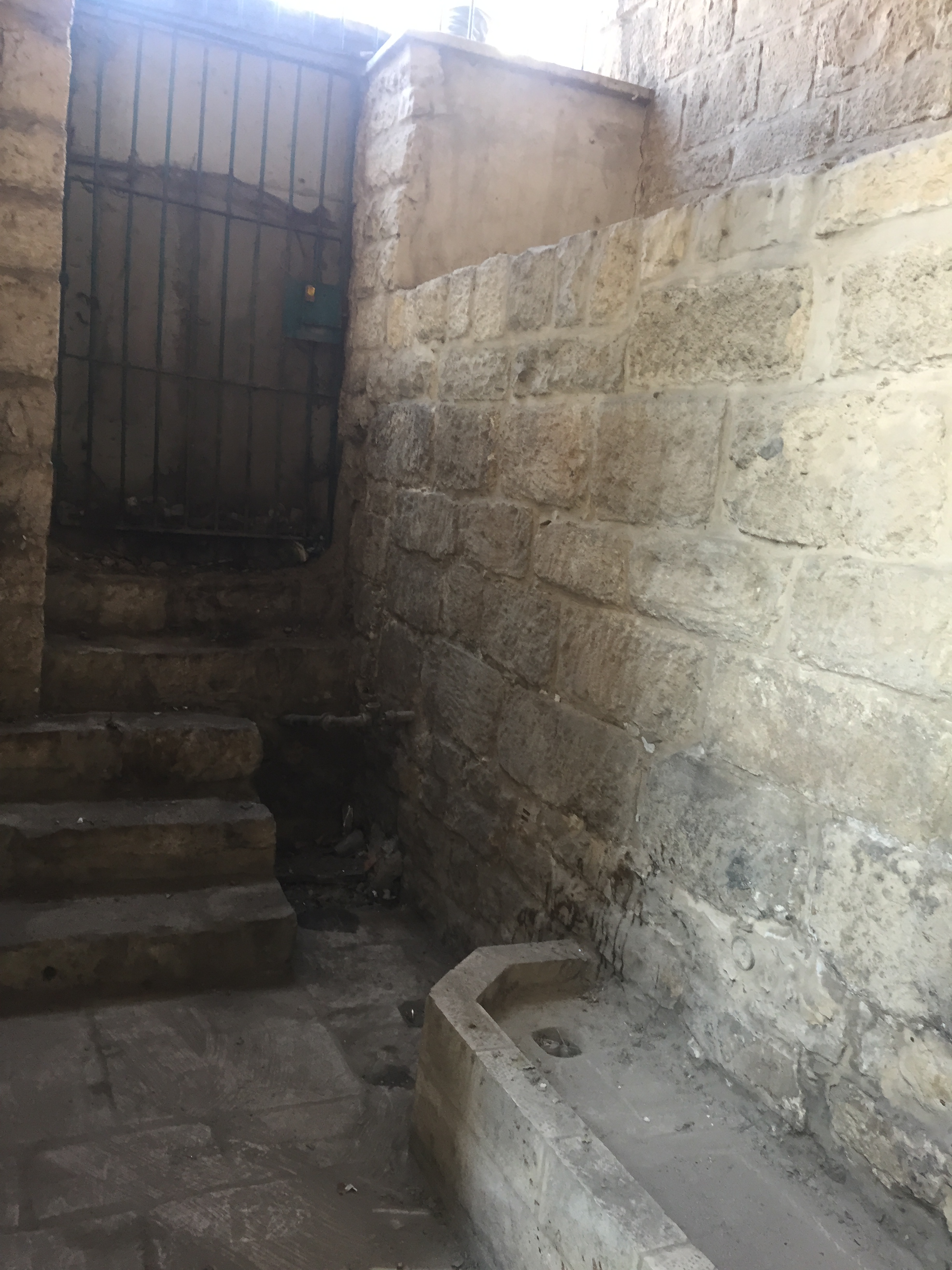 حملة تطوعية لتنظيف الأماكن السياحية والأثرية في بيت لحم تحت عنوان  (معا من أجل مدينة نظيفة وحضارية) 