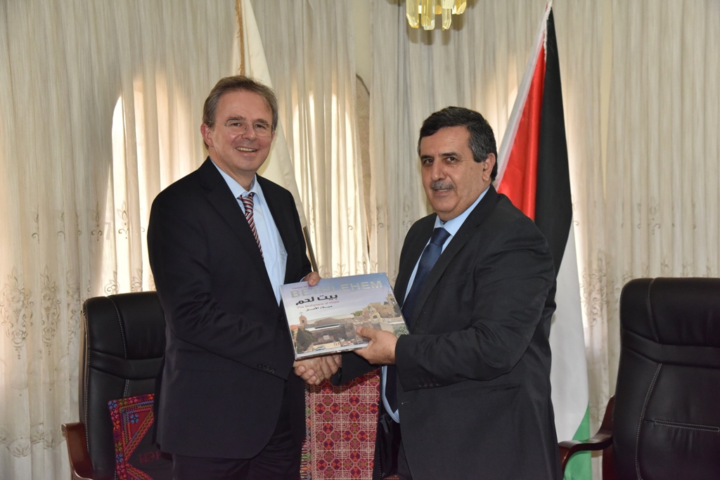 رئيس بلدية بيت لحم يلتقي وفدا ألمانيا ممثلا عن الوزارة الفدرالية للتعاون الإقتصادي والتنمية ومؤسسة Global Engagement
