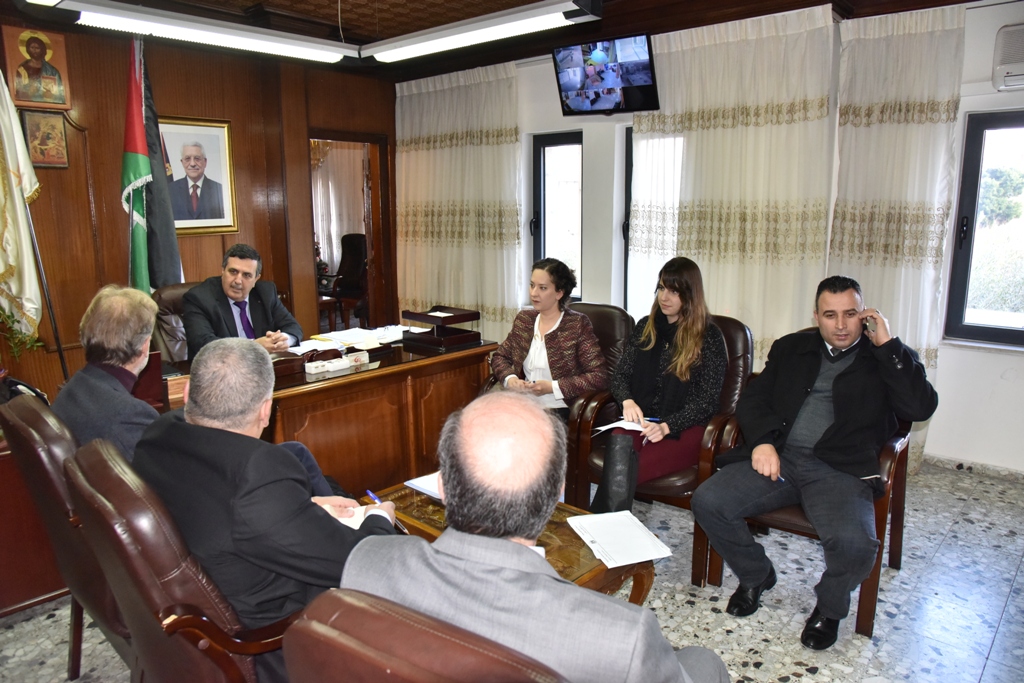 رئيس بلدية بيت لحم يستقبل مدير مكتب منظمة الصحة العالمية ويبحثان سبل التعاون المشترك 