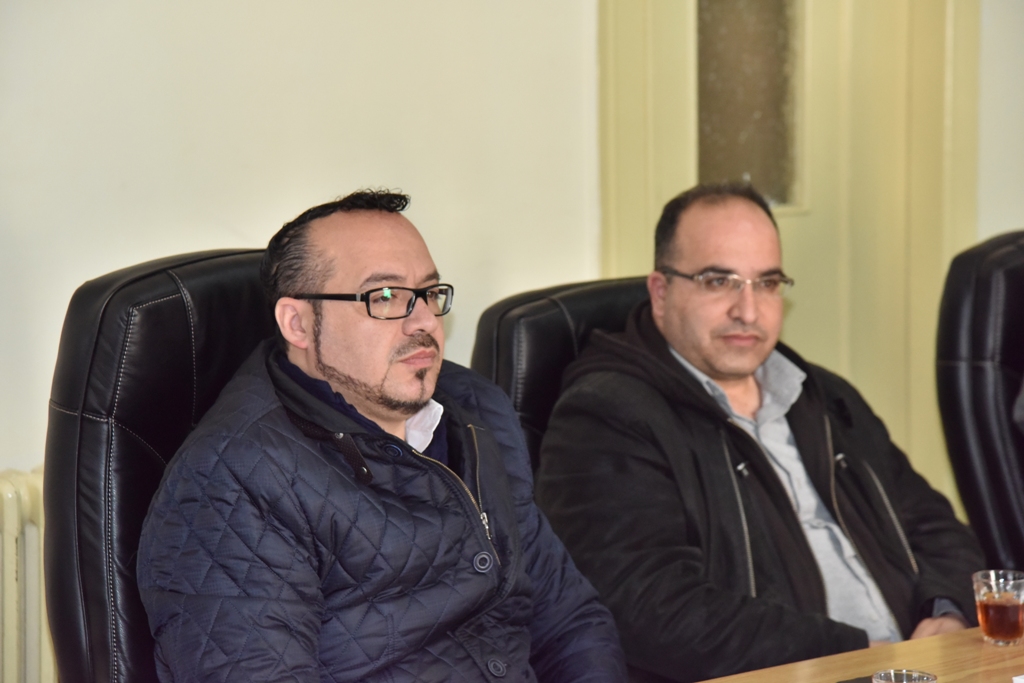 اجتماع مشترك بين لجنة التخطيط الإستراتيجي وفريق التخطيط الأساسي في دار البلدية لتقييم اللقاء المجتمعي الثاني 