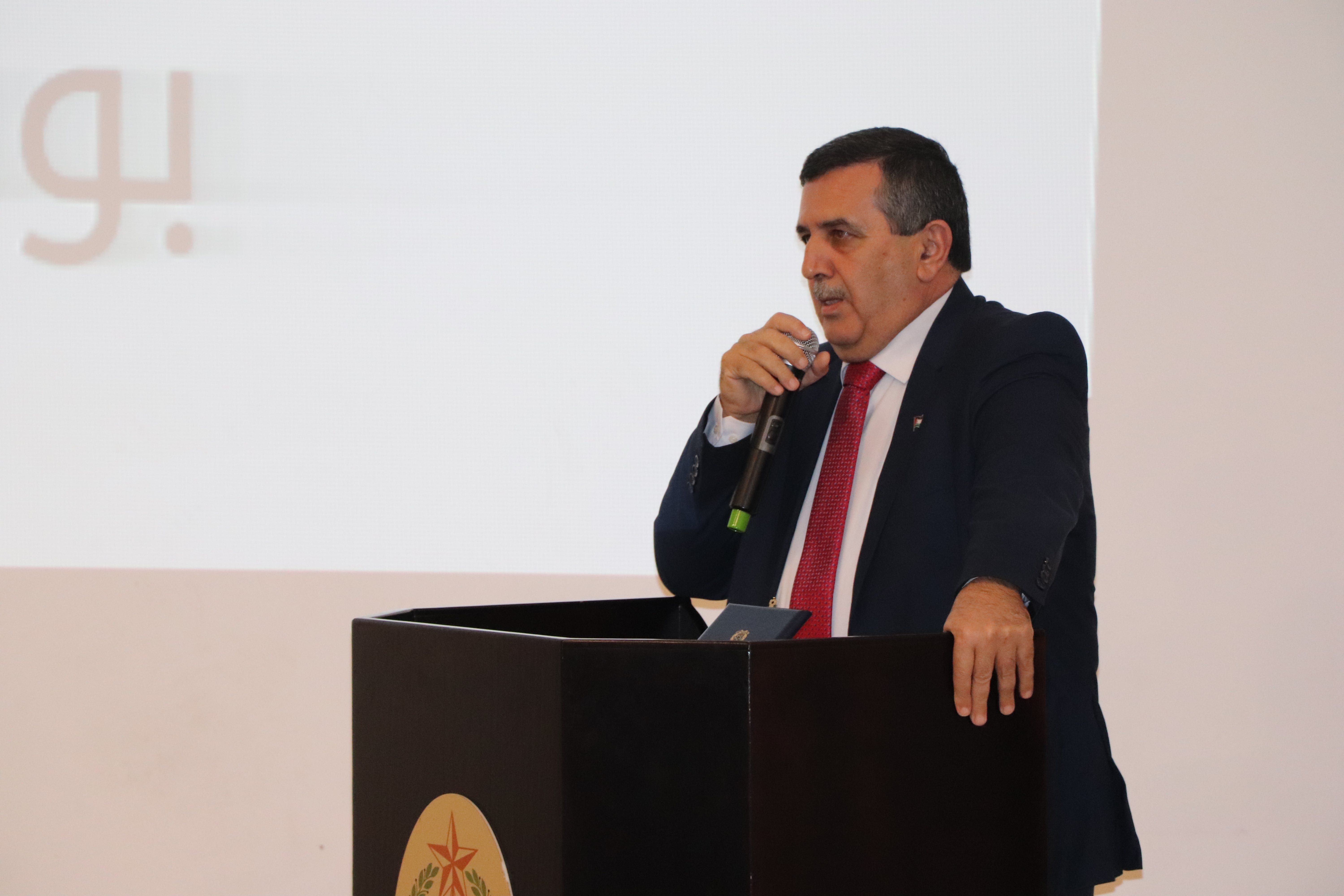 تقديراً لجهوده في تعزيز العلاقات الفلسطينية الإيطالية:  رئيس الجمهورية الإيطالية يمنح رئيس بلدية بيت لحم وسام نجمة إيطاليا