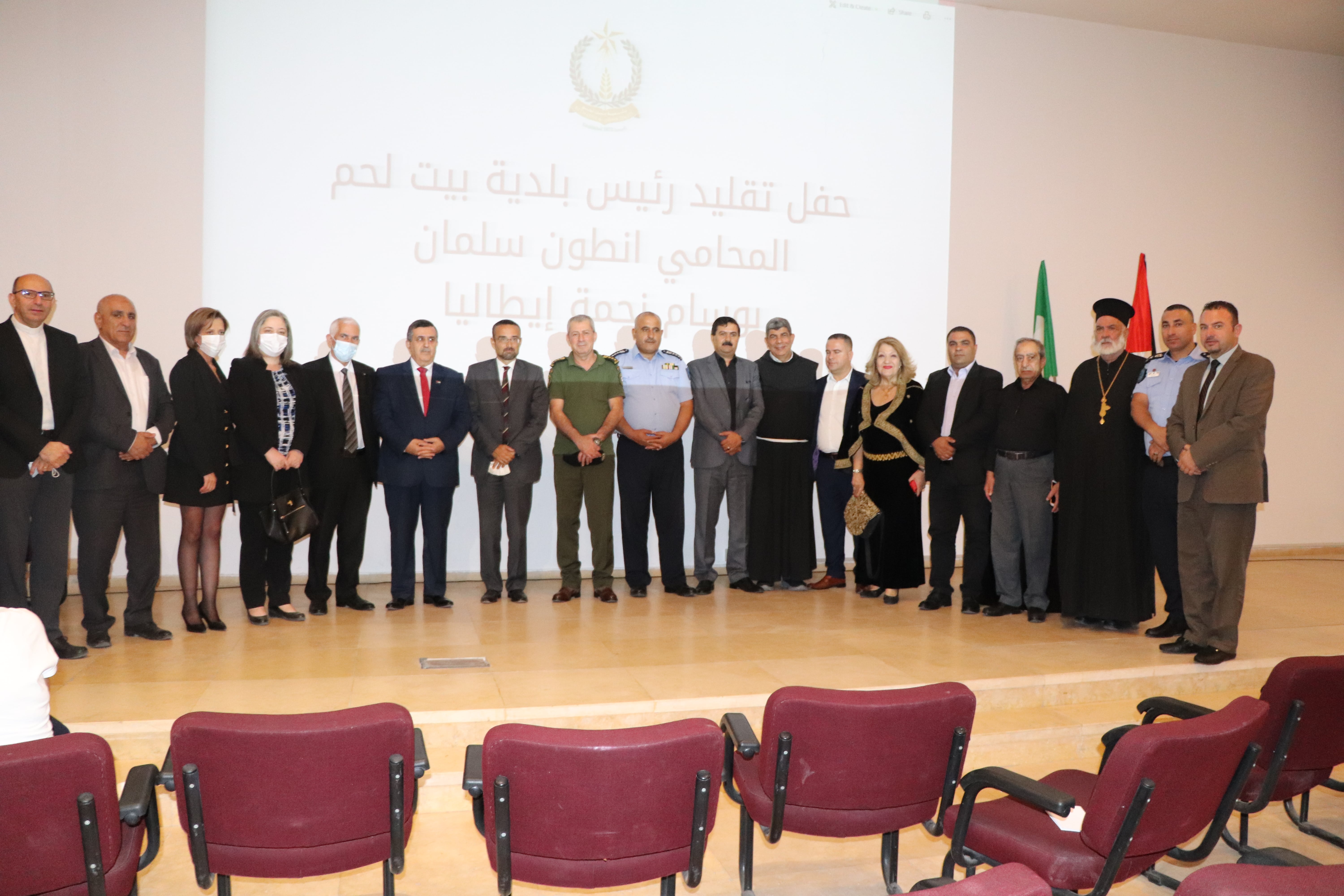 تقديراً لجهوده في تعزيز العلاقات الفلسطينية الإيطالية:  رئيس الجمهورية الإيطالية يمنح رئيس بلدية بيت لحم وسام نجمة إيطاليا