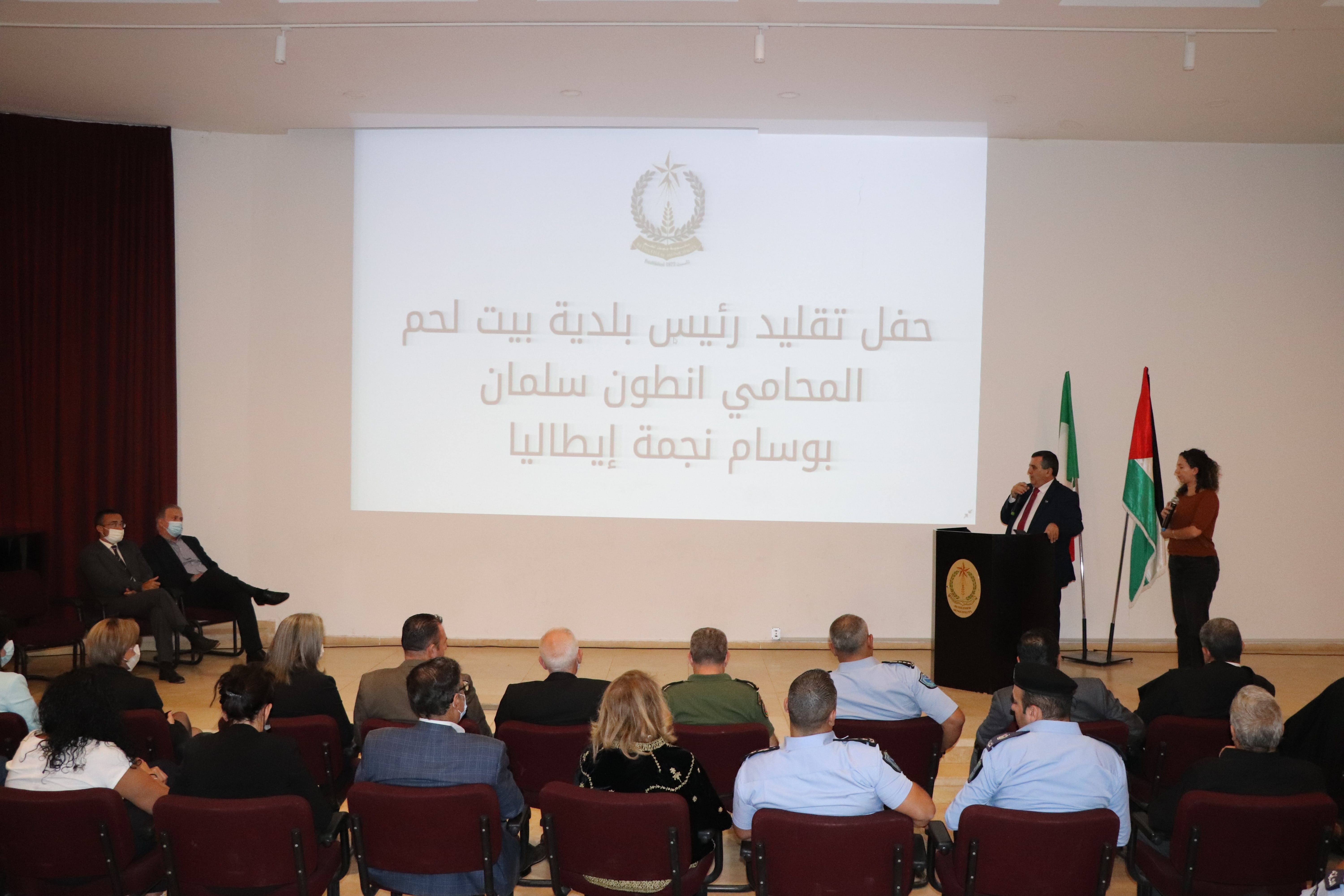 تقديراً لجهوده في تعزيز العلاقات الفلسطينية الإيطالية:  رئيس الجمهورية الإيطالية يمنح رئيس بلدية بيت لحم وسام نجمة إيطاليا