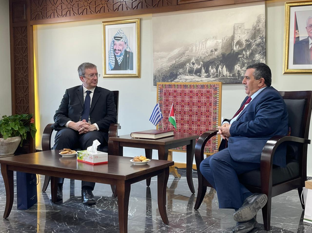 رئيس بلدية بيت لحم يبحث سُبل تعزيز العلاقات الثنائية مع القنصل اليوناني الجديد