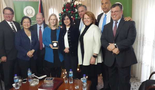  رئيسة بلدية بيت لحم تستقبل القنصل الأمريكي العام في القدس ومجموعة من أعضاء مجلس الشيوخ الأمريكي وتنقل لهم واقع المنطقة وأهم التحديات 