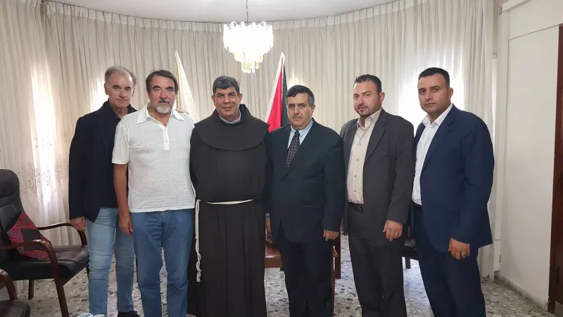 رئيس بلدية بيت لحم يستقبل الاب ابراهيم فلتس وممثلين عن مؤسسة يوحنا بولس الثاني ووفدا اكاديميا امريكيا 