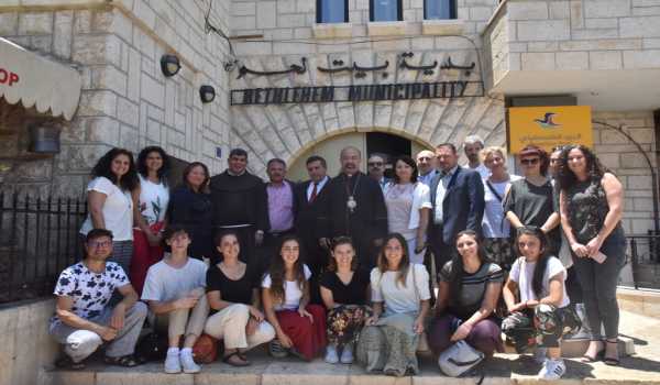 رئيس وأعضاء مجلس بلدية بيت لحم يستقبلون بطريرك الأقباط الكاثوليك في مصر والأب فلتس والوفد الإيطالي المرافق 