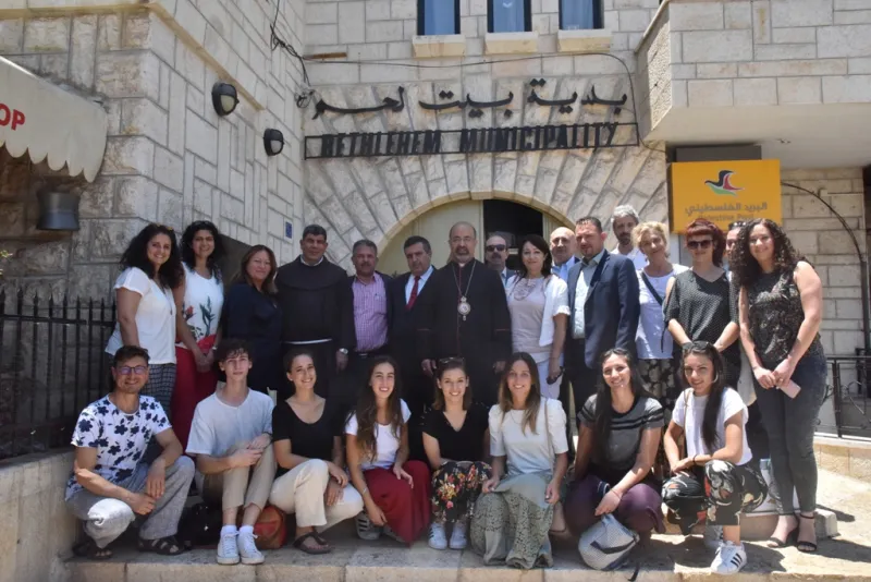 رئيس وأعضاء مجلس بلدية بيت لحم يستقبلون بطريرك الأقباط الكاثوليك في مصر والأب فلتس والوفد الإيطالي المرافق 