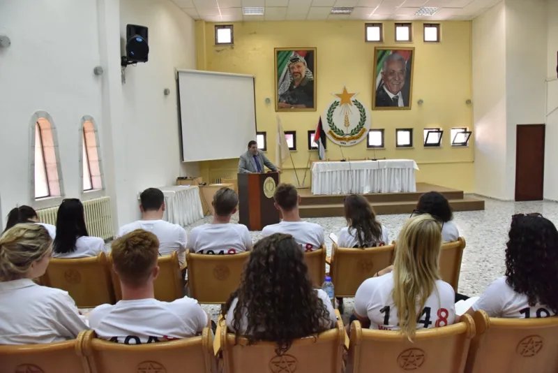 سلمان يتحدث عن تحديات بيت لحم أمام وفد المخيم الصيفي 16 للتضامن مع الشعب الفلسطيني