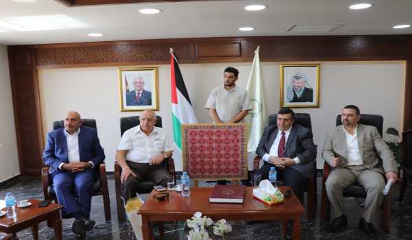 لقاء في بلدية بيت لحم مع عدد من شخصيات المحافظة  الإعتبارية من دول الإغتراب المشاركين في مؤتمر مغتربي أبناء محافظة بيت لحم الثاني