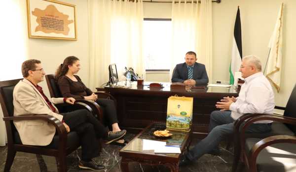 نائب رئيس بلدية بيت لحم يستقبل رئيس بلدية سوتشافا الرومانية ويبحثان سبل التعاون المشترك