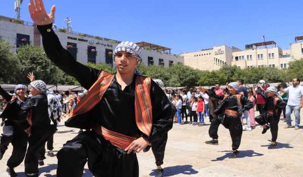 افتتاح سوق المزارعين الوطني في ساحة المهد لتعزيز صمود المزارع الفلسطيني ضمن فعاليات بيت لحم عاصمة الثقافة العربية وأسبوع الإقتصاد الوطني