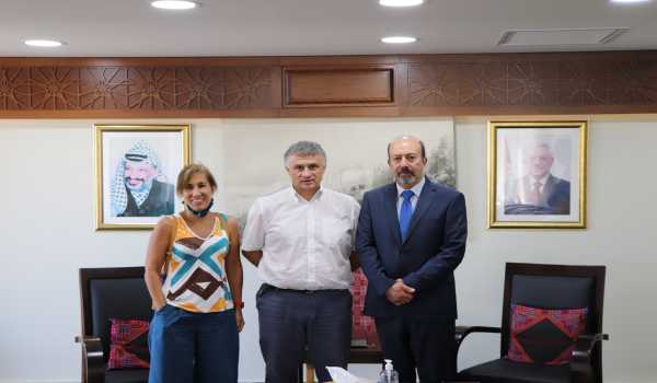 مدير عام بلدية بيت لحم يُطلع مدير المشاريع في التعاون الإسباني على تطورات أعمال تأهيل شارع بيت ساحور