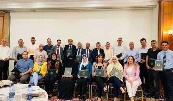 مشاركة رئيسة وحدة التخطيط الإستراتيجي والجودة في البرنامج التدريبي " التحول الرقمي وادارة المعرفة لصالح البلديات الفلسطينية